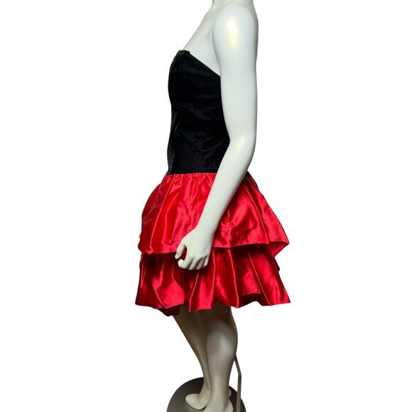 Roberta Women's Black Velvet & Red Satin Cocktail Dress, Size 9/10, Vintage - Picture 4 of 7